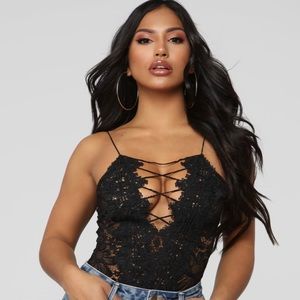 FASHION NOVA BLACK LACE BODYSUIT